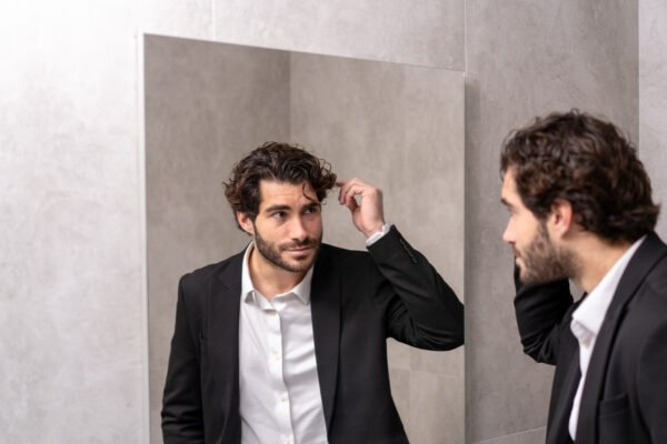 Man with a natural result after a hair transplant in a specialized men’s clinic